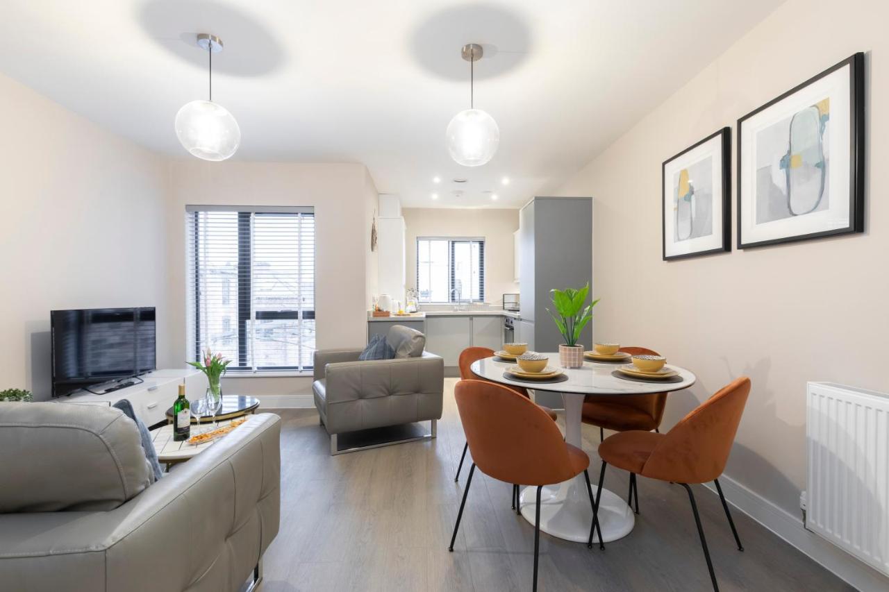 Elliot Oliver - Chic 2 Bedroom Town Centre Apartment 切尔滕纳姆 外观 照片