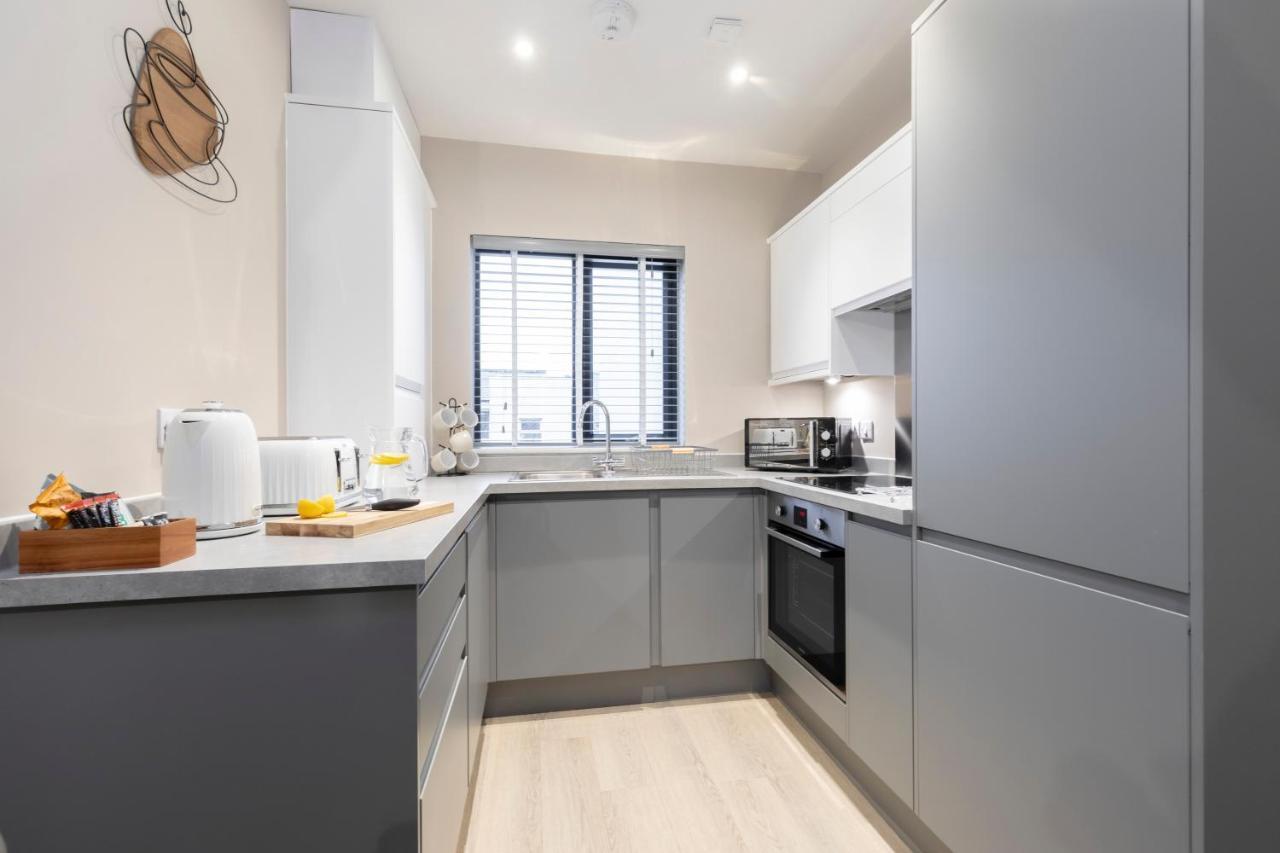 Elliot Oliver - Chic 2 Bedroom Town Centre Apartment 切尔滕纳姆 外观 照片